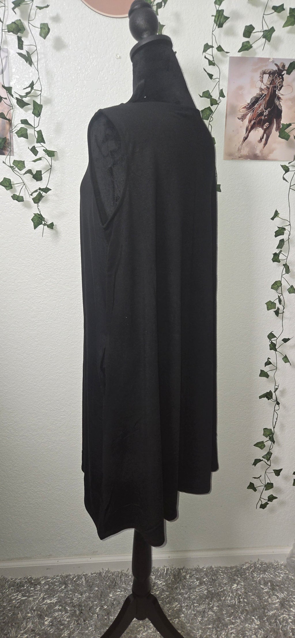 Sleeveless flared dress with pockets